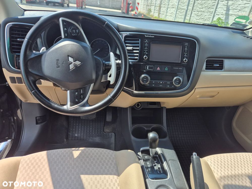 Mitsubishi Outlander 2.0 Intense - 20