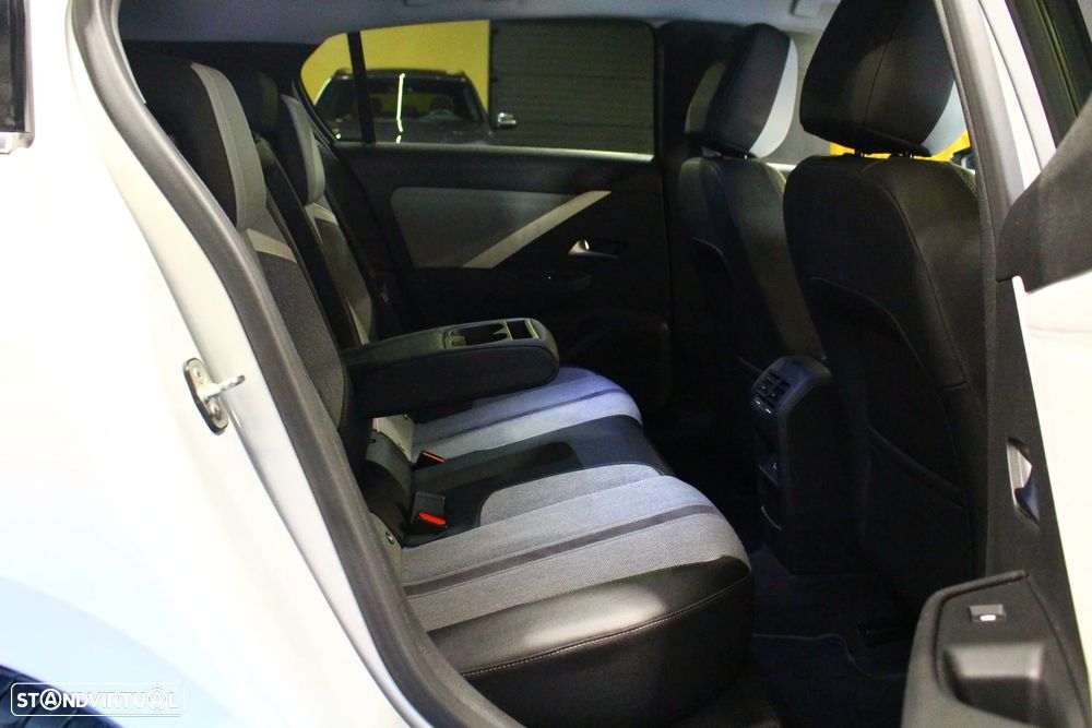 Opel Astra 1.5 D Elegance - 24