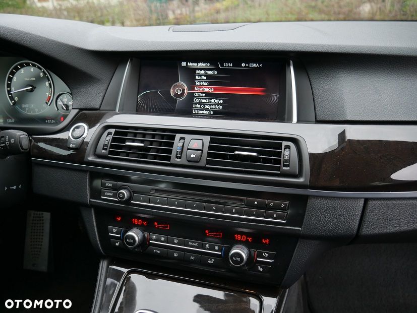 BMW Seria 5 528i xDrive Sport-Aut Luxury Line - 7