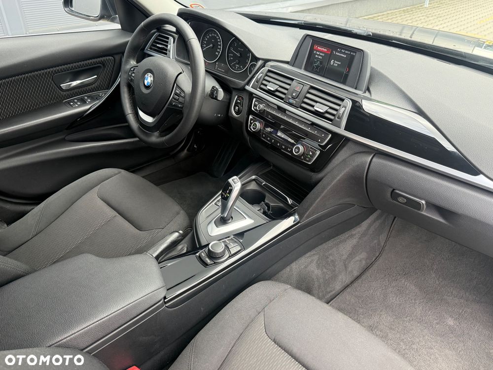 BMW Seria 3 320i Advantage - 8