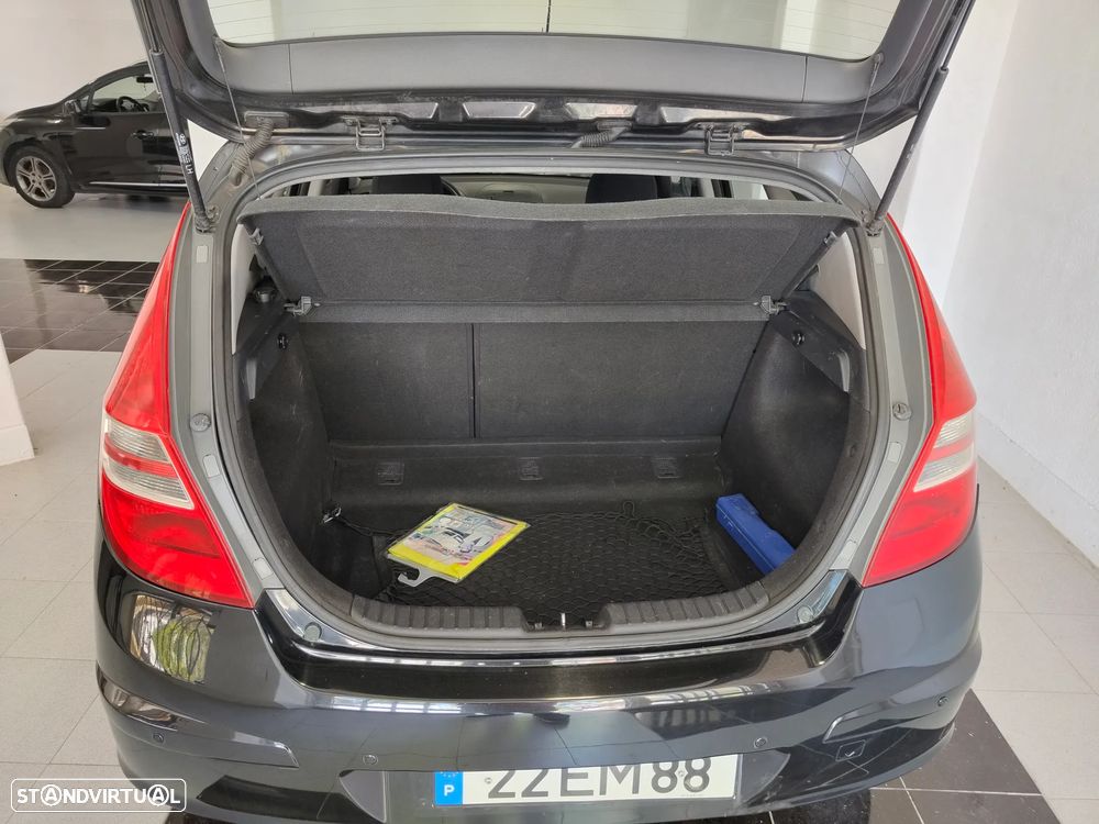 Hyundai i30 1.6 CRDI Comfort - 3