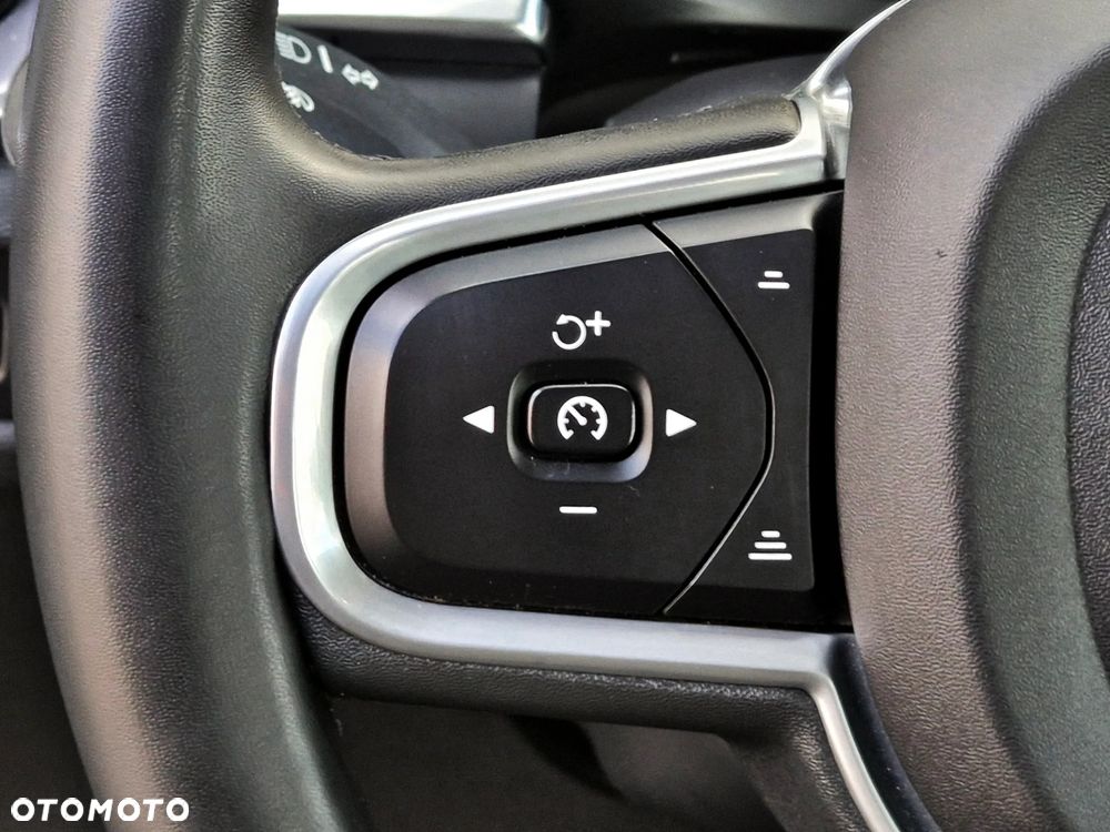 Volvo V60 B3 B DKG Momentum Pro - 26