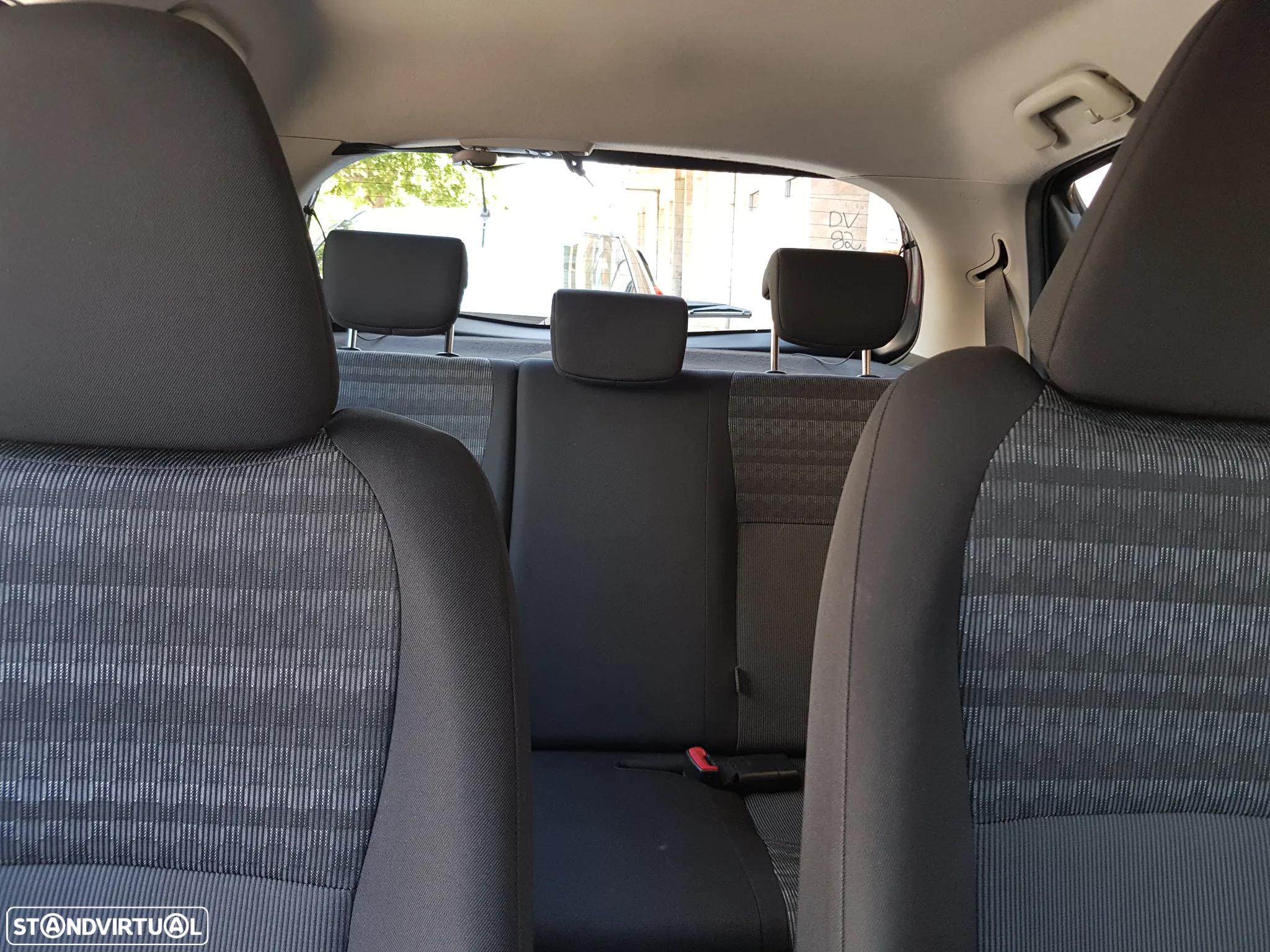 Toyota Yaris 1.4 D-4D Comfort+P.Style - 31