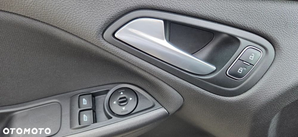 Ford Focus 1.0 EcoBoost Titanium - 24