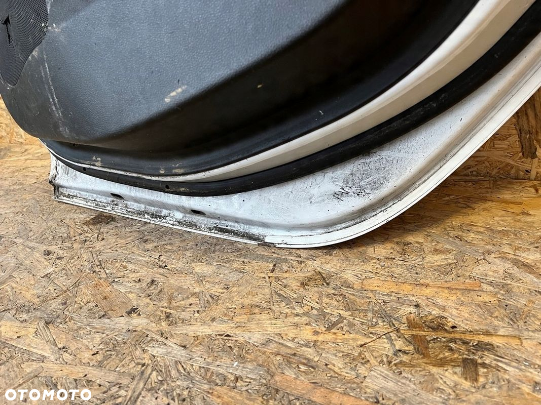 Drzwi TYLNE PRAWE prawy tył OPEL ASTRA J KOMBI IV Kod lakieru: GAZ Z40R - 12