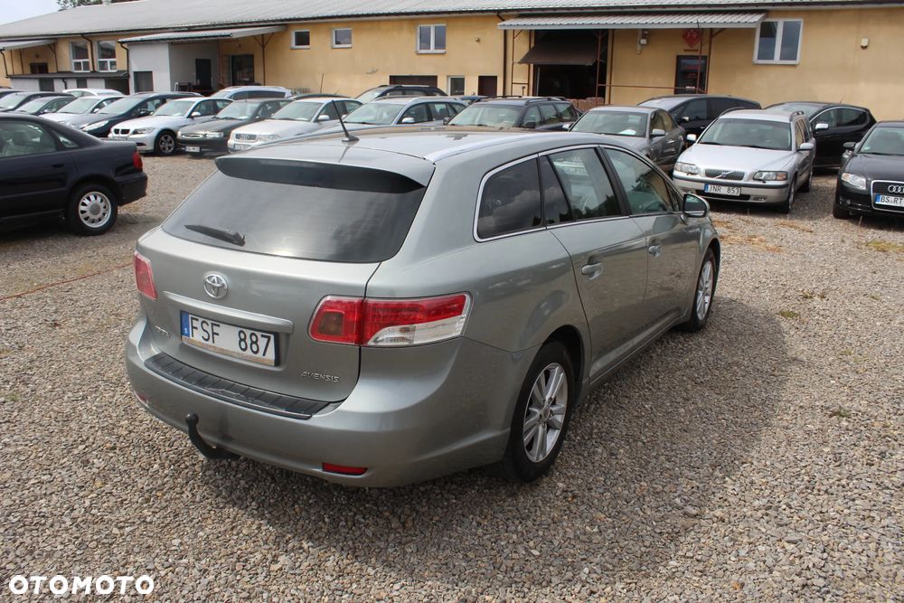 Toyota Avensis - 4