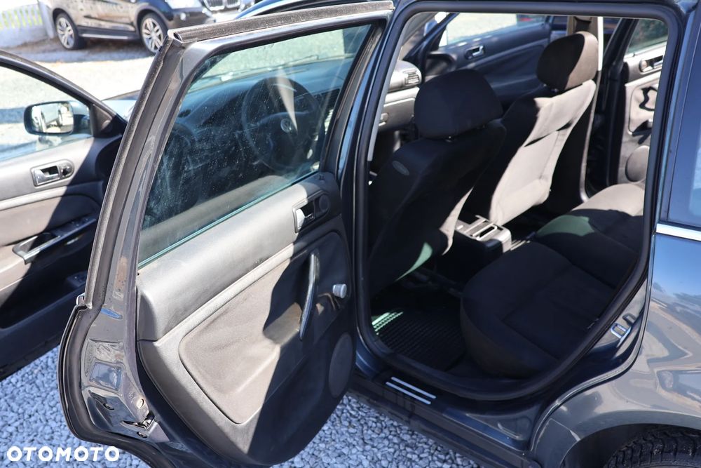 Volkswagen Passat 1.9 TDI Comfortline - 8