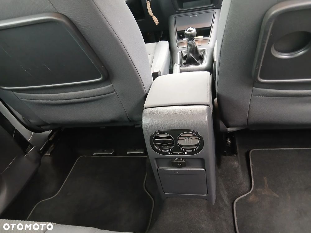 Volkswagen Golf Plus 2.0 TDI DPF Comfortline - 19