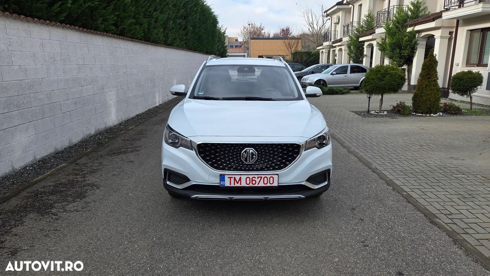 MG ZS EV Luxury - 3