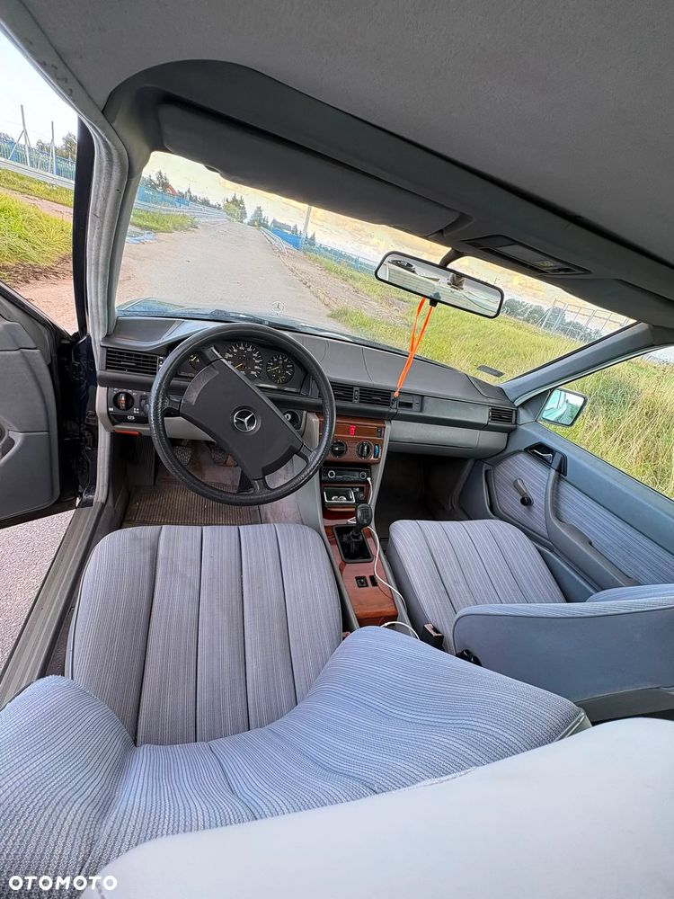 Mercedes-Benz W124 (1984-1993) - 32