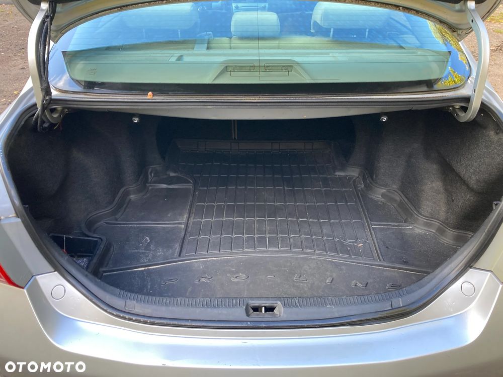 Toyota Camry 3.5 V6 SE - 9