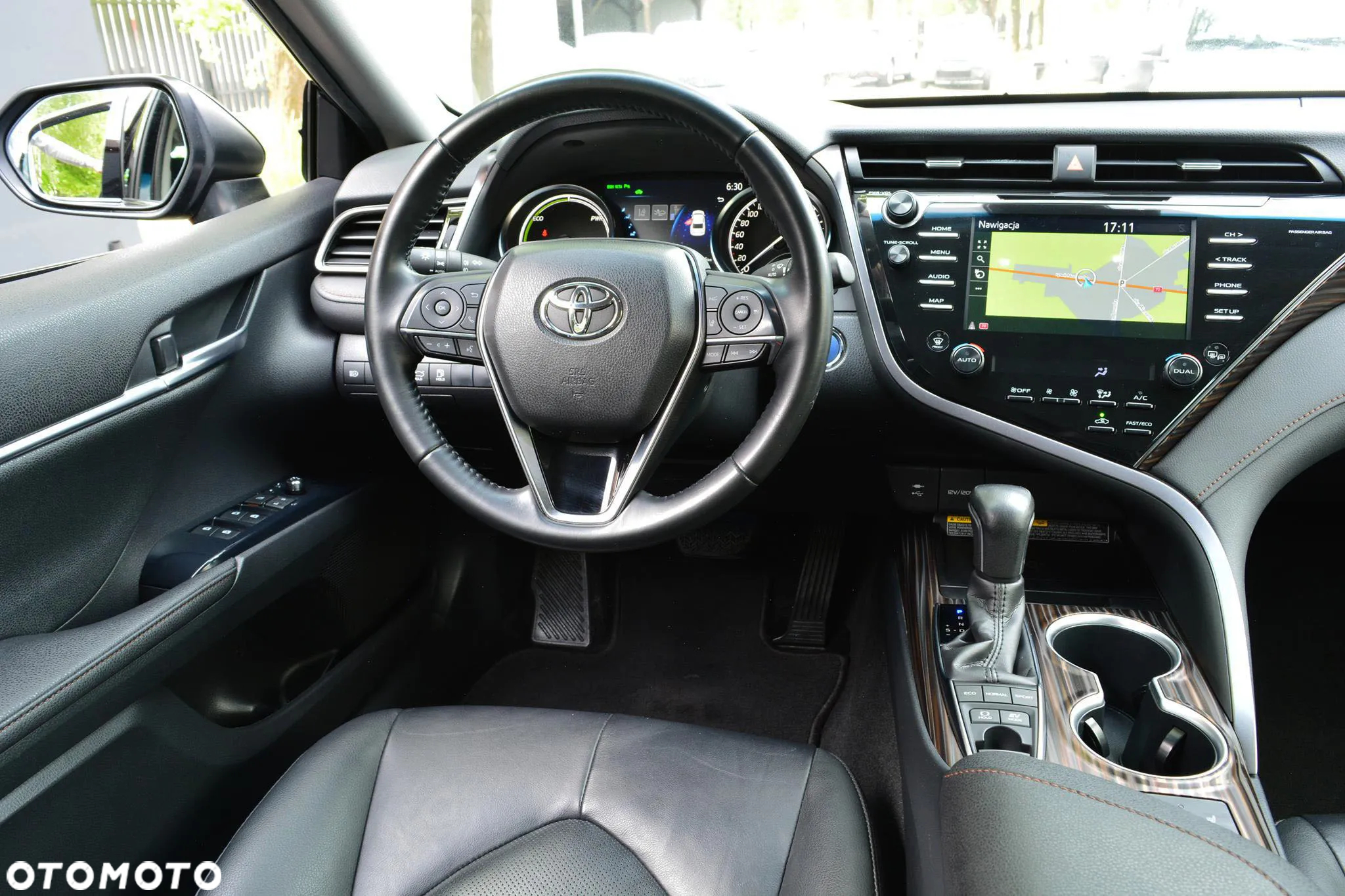 Toyota Camry 2.5 Hybrid Executive CVT - 36