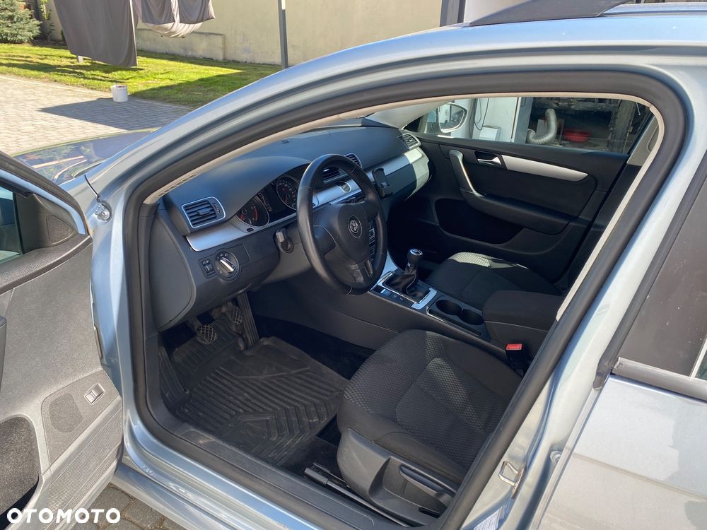 Volkswagen Passat 2.0 TDI Highline - 9