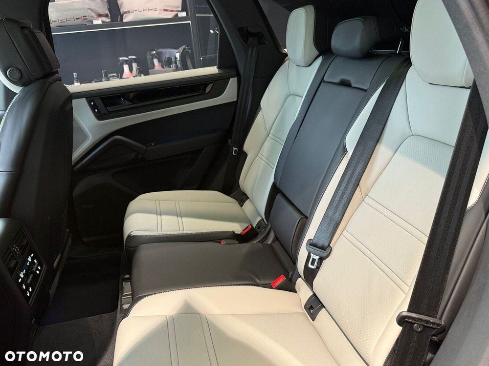 Porsche Cayenne - 23
