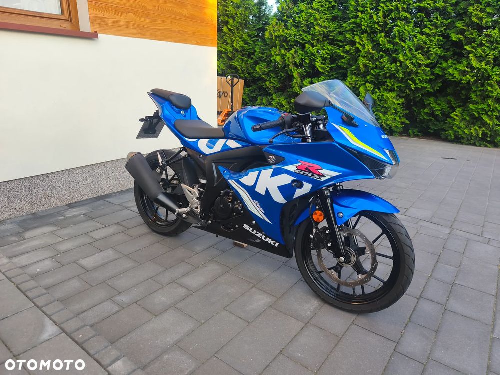 Suzuki GSX-R - 1