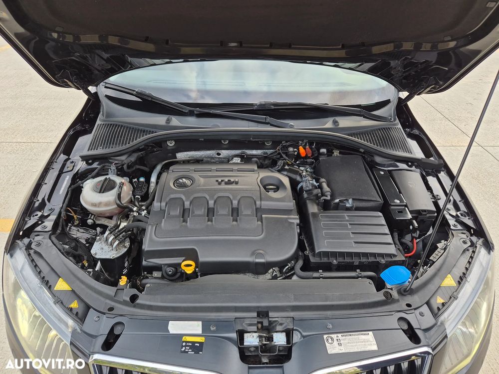 Skoda Octavia Combi 2.0 TDI RS - 28