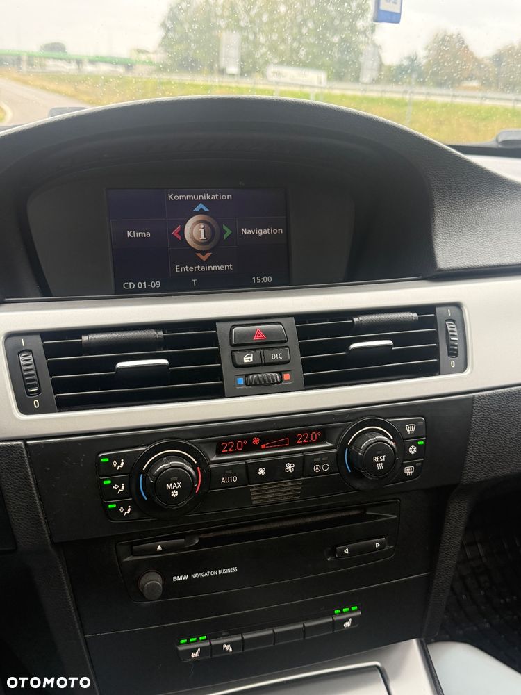 BMW Seria 3 320d DPF Touring - 16