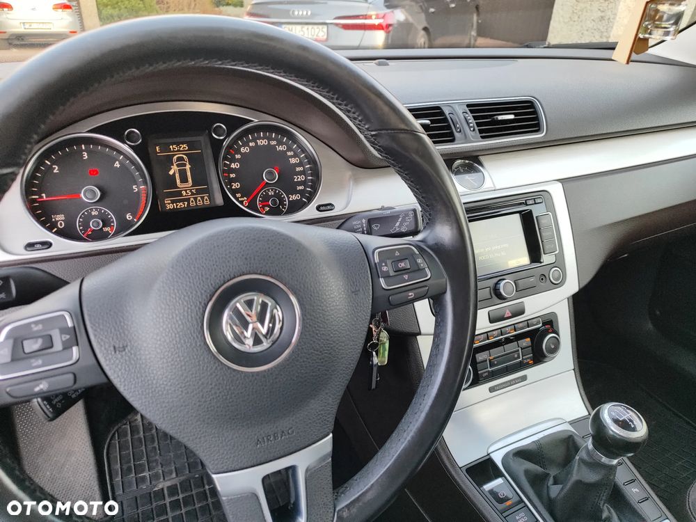 Volkswagen Passat 2.0 TDI DPF Highline - 8