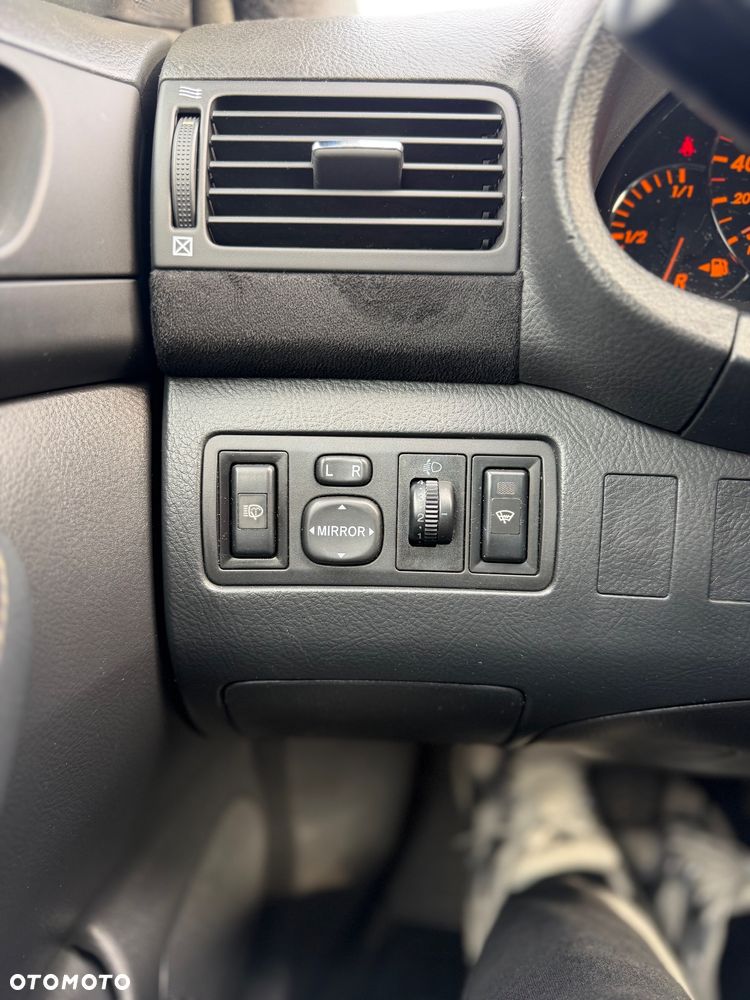 Toyota Avensis 1.6 VVT-i Terra - 17