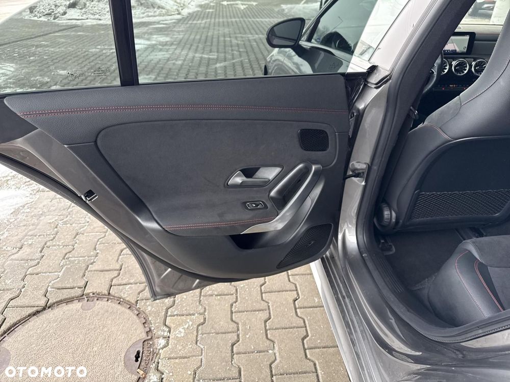 Mercedes-Benz CLA - 16