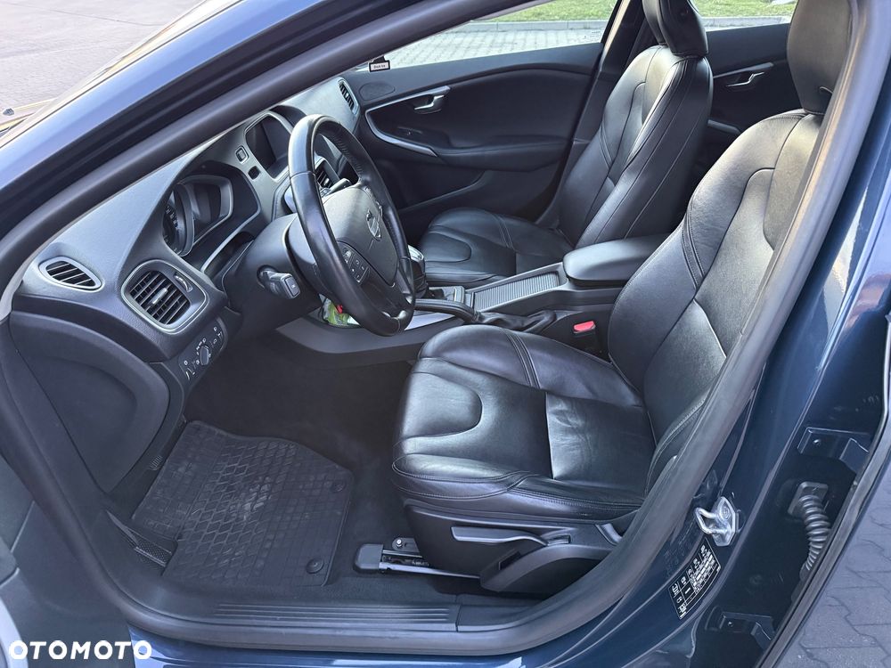 Volvo V40 D2 - 10