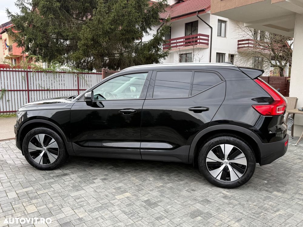 Volvo XC 40 B4 AT8 Mild Hybrid Momentum Pro - 12