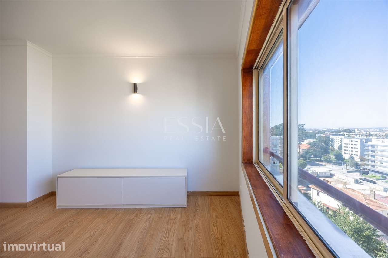 Apartamento T1 próximo ao Pólo Universitário com Garagem e Arrumos - Grande imagem: 3/22