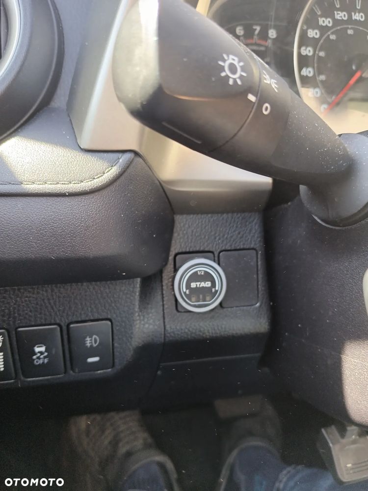 Toyota RAV4 2.5 XLE - 6