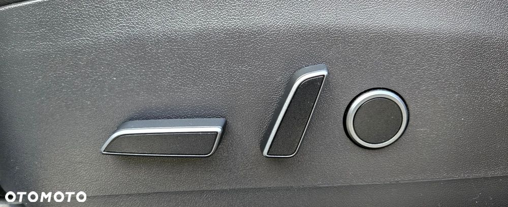 Tesla Model Y Long Range Dual Motor AWD - 27