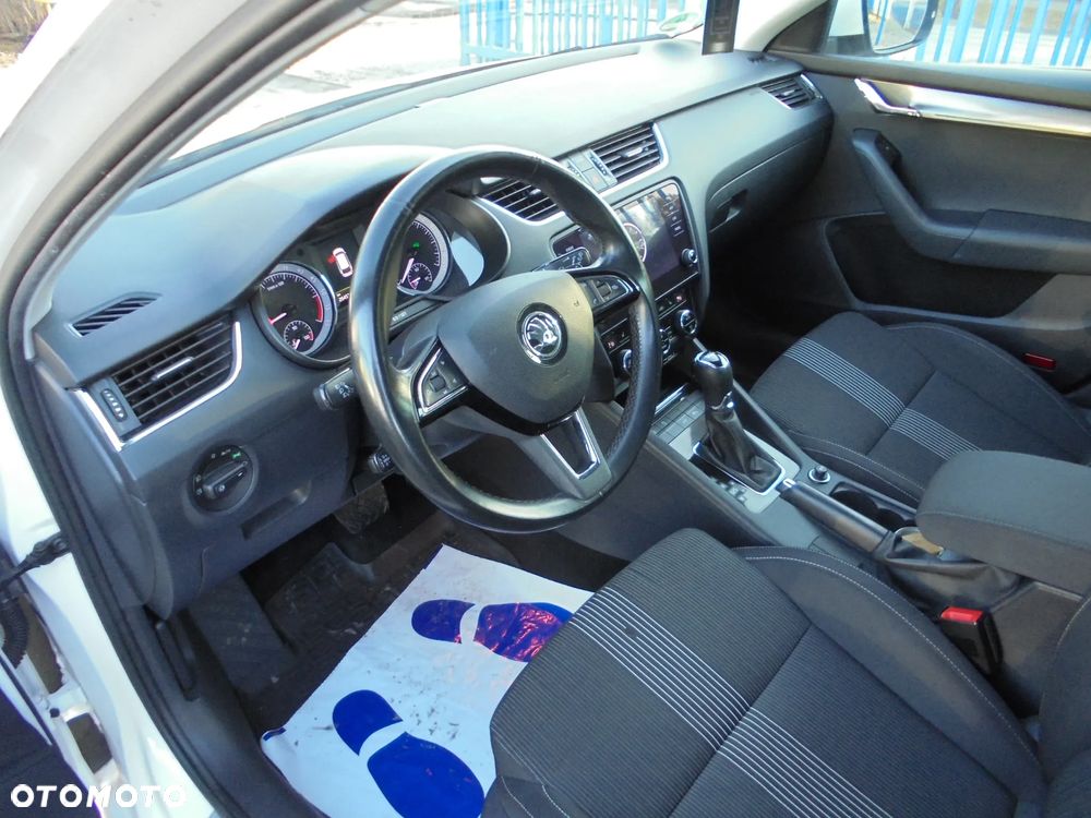 Skoda Octavia 2.0 TDI DSG Ambition - 8