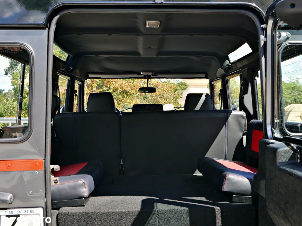 Land Rover Defender 2.5 TDI - 32