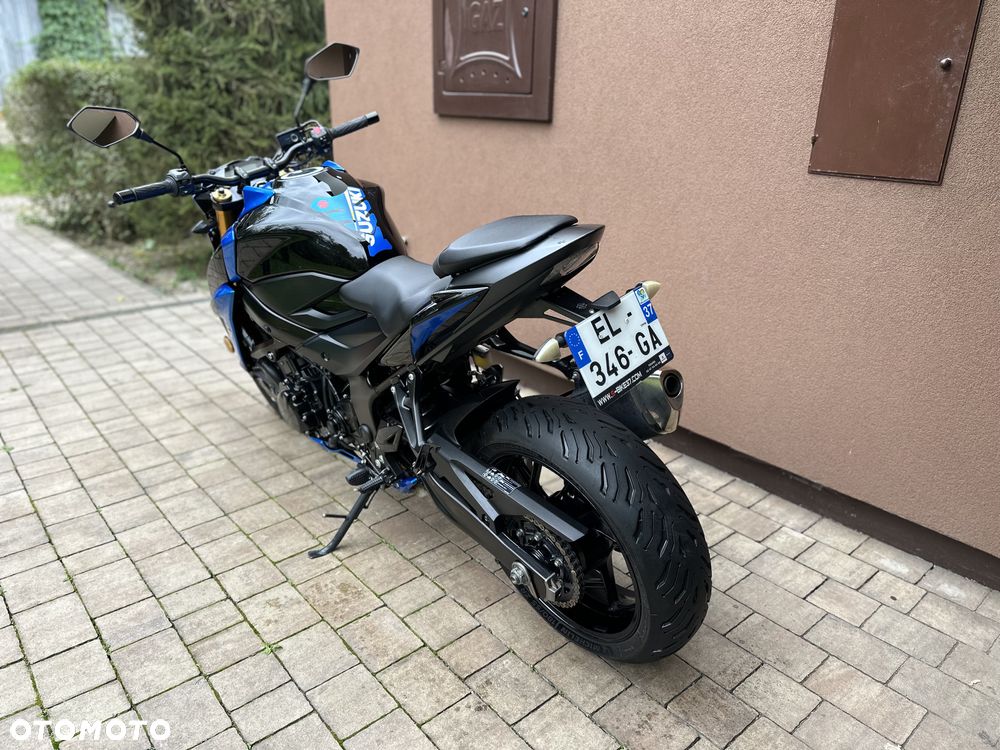 Suzuki GSX - 19