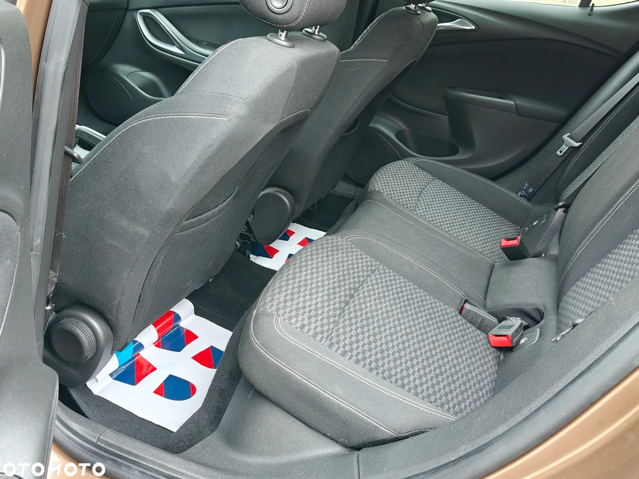 Opel Astra IV 1.6 CDTI Cosmo - 11