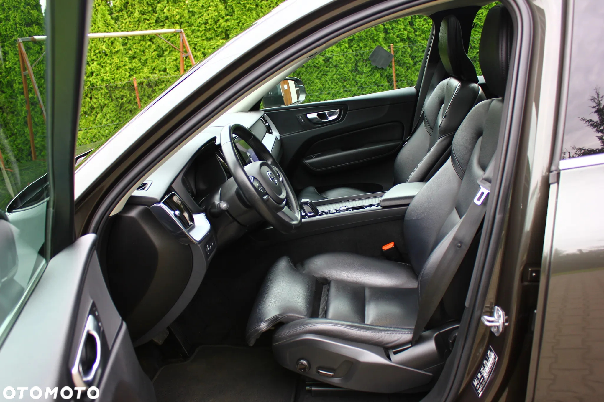 Volvo XC 60 T8 Twin Engine AWD Geartronic Momentum - 24