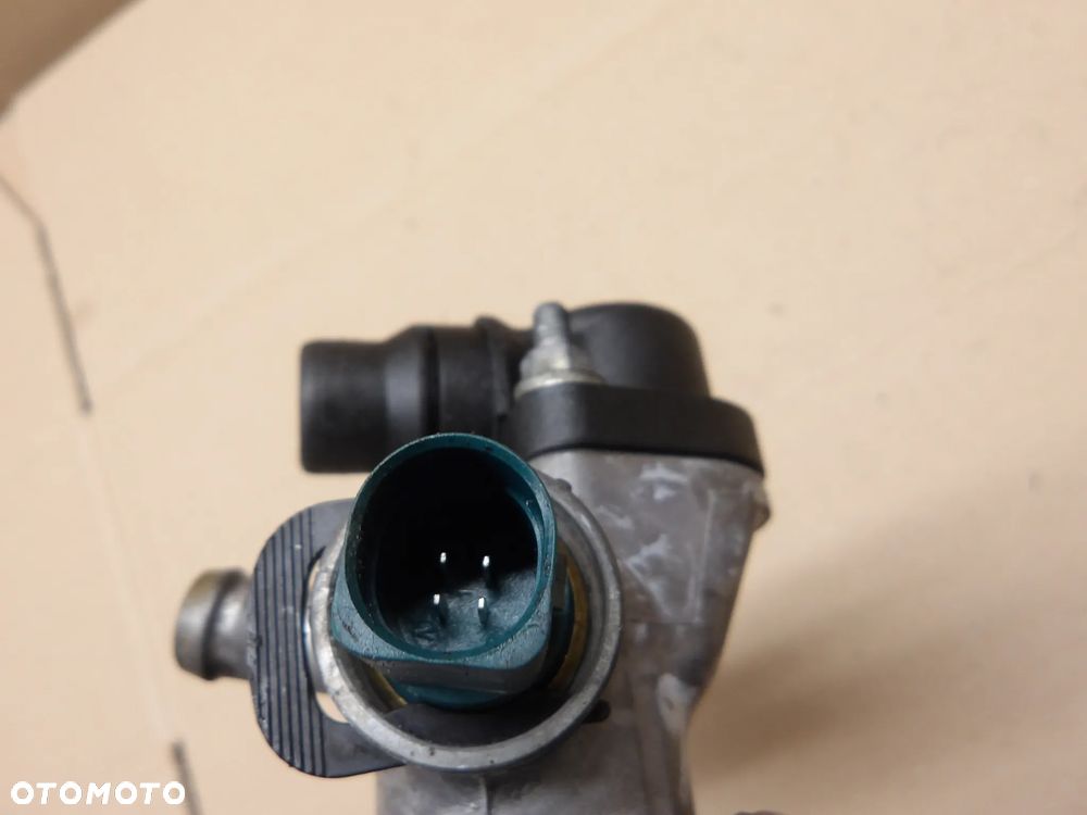 AUDI A4 B6 01-04 KOMBI OBUDOWA TERMOSTATU 038121133A - 5