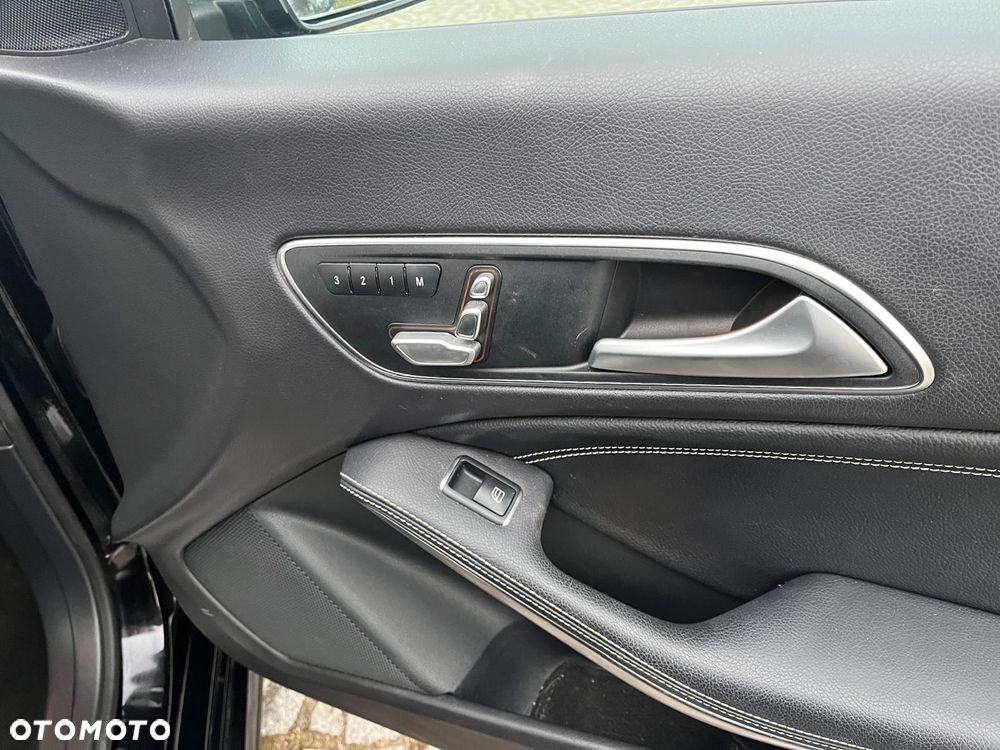 Mercedes-Benz CLA 250 4Matic 7G-DCT - 13