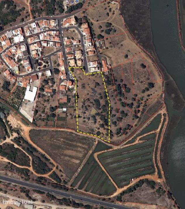 Terreno com Ruina  com PIP em analise para construção de 19 Moradias - - Grande imagem: 2/17