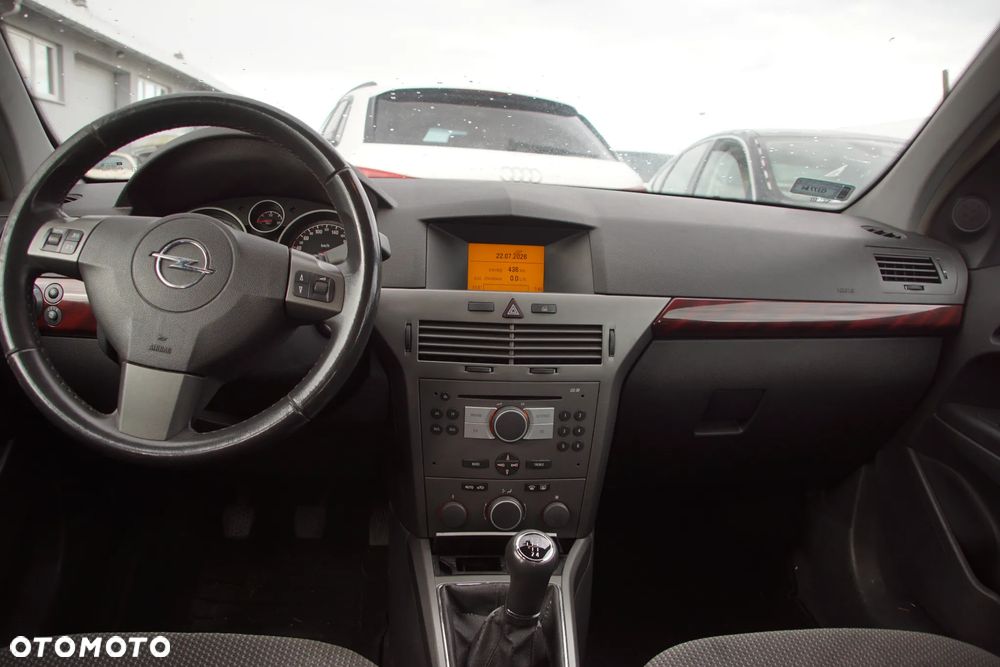 Auto na części - Opel Astra III H 1.6 105 KM Z16XEP F17 Z167 2004R Silnik Skrzynia Drzwi Maska Błotnik Zderzak Klapa Lampa Lusterko Klamka Szyba Deska Kokpit Sterownik Moduł Czujnik Licznik Wyświetlacz Panel Kierownica - 17
