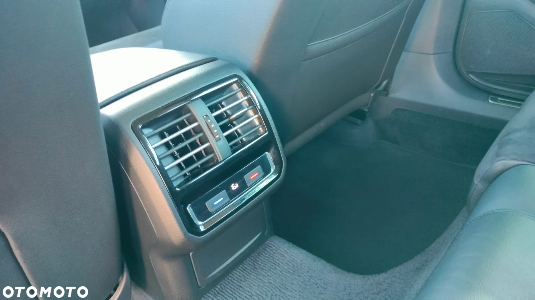 Volkswagen Passat - 22
