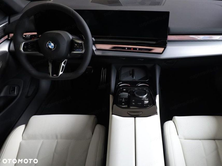BMW Seria 5 520d xDrive mHEV M Sport - 10