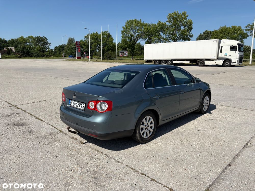 Volkswagen Jetta 1.9 TDI Comfortline - 4