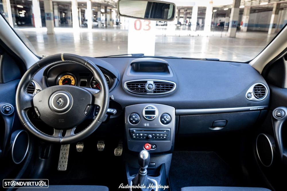 Renault Clio 2.0 16V RS - 16