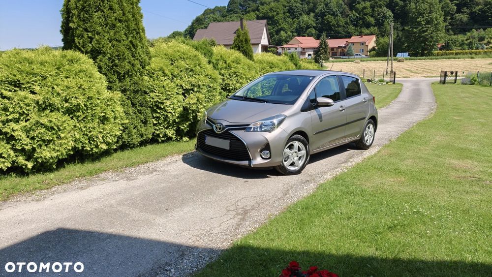 Toyota Yaris 1.33 Premium EU6 - 1