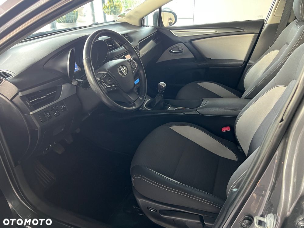 Toyota Avensis - 10