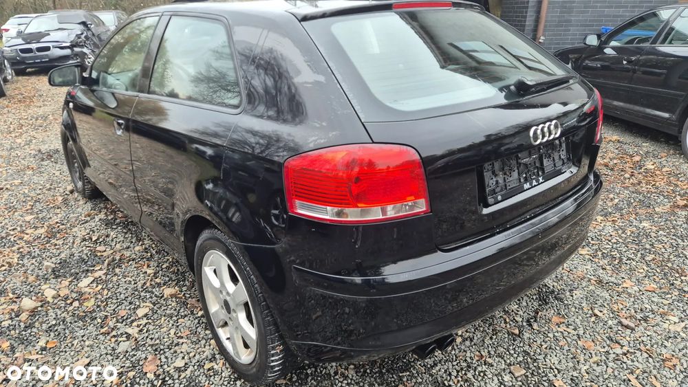 Audi A3 3-drzwiowe 2.0 FSI Ambiente - 3