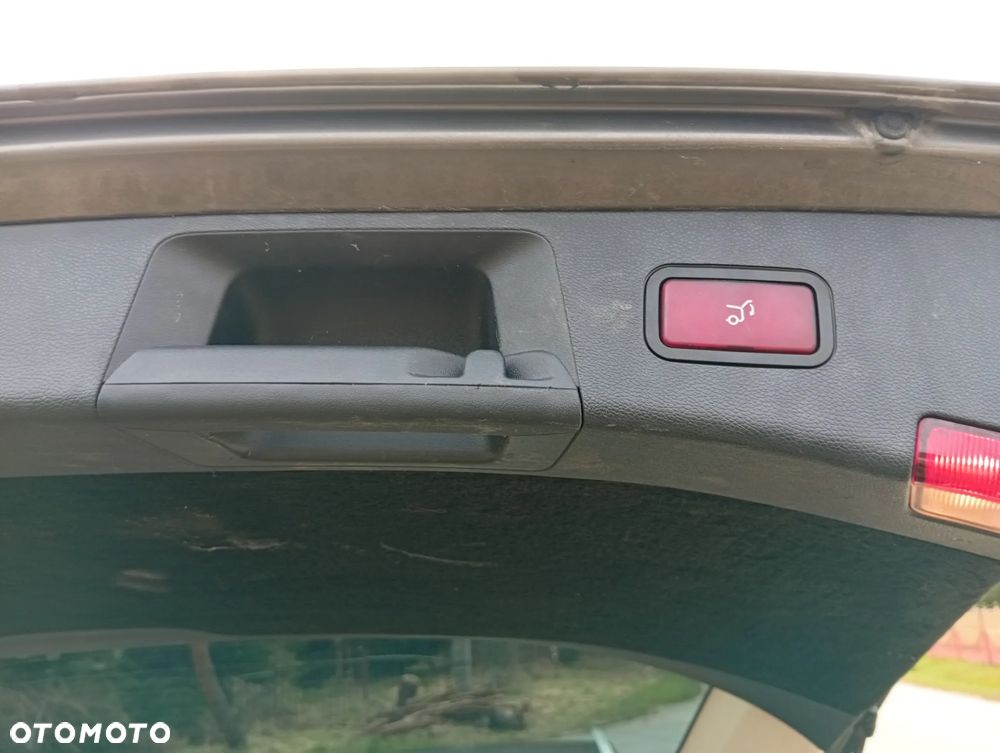 Mercedes-Benz Klasa E 300 CDI DPF BlueEFFICIENCY 7G-TRONIC Avantgarde - 19