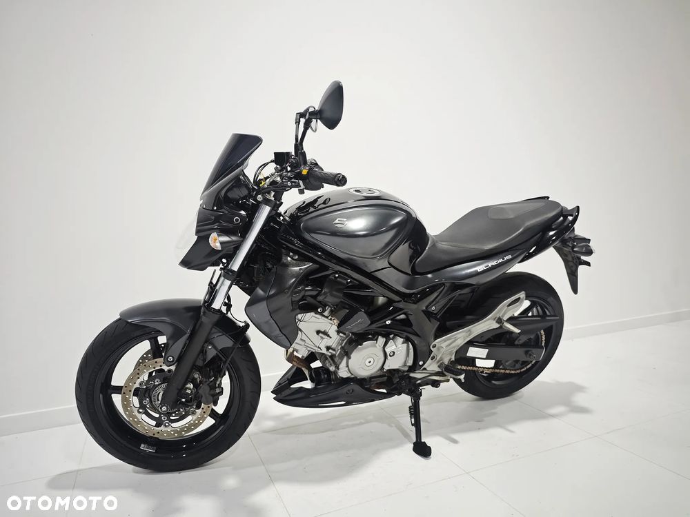 Suzuki Gladius - 9