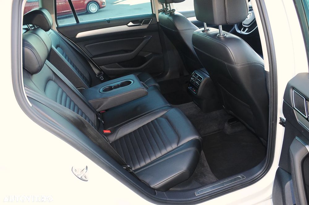 Volkswagen Passat Variant 2.0 TDI DSG 4Motion Highline - 17