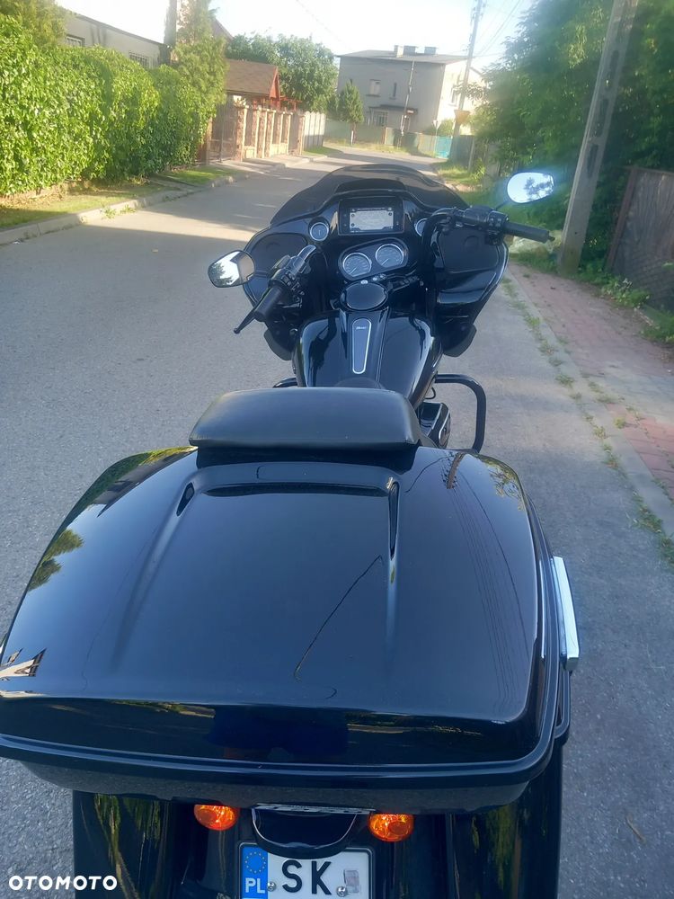 Harley-Davidson Touring Road Glide - 2