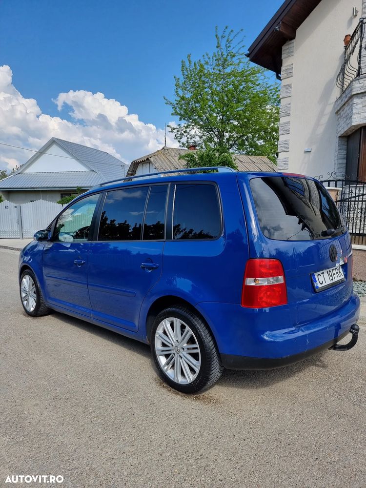 Volkswagen Touran - 4